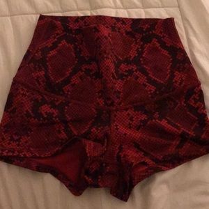 Lululemon snake print high rise wunderunder shorts